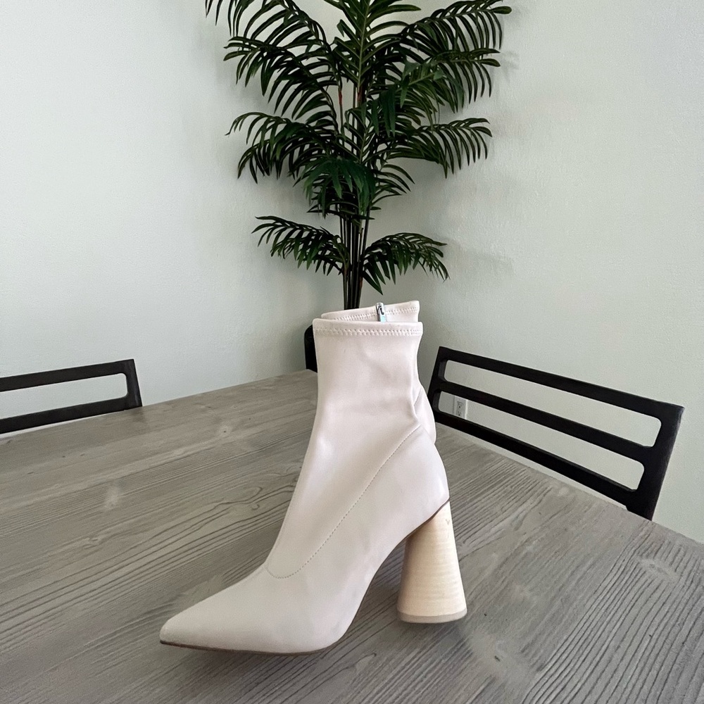 Steve Madden- Valyant Ankle Boot- size 9.5 color Bone